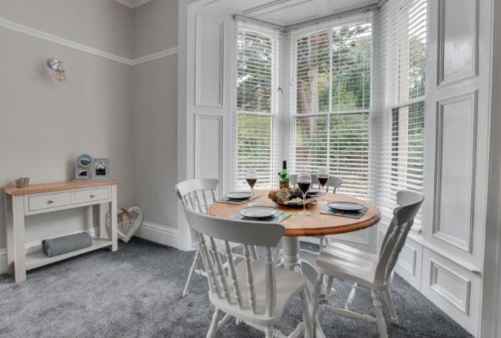 Park Place Apartment *