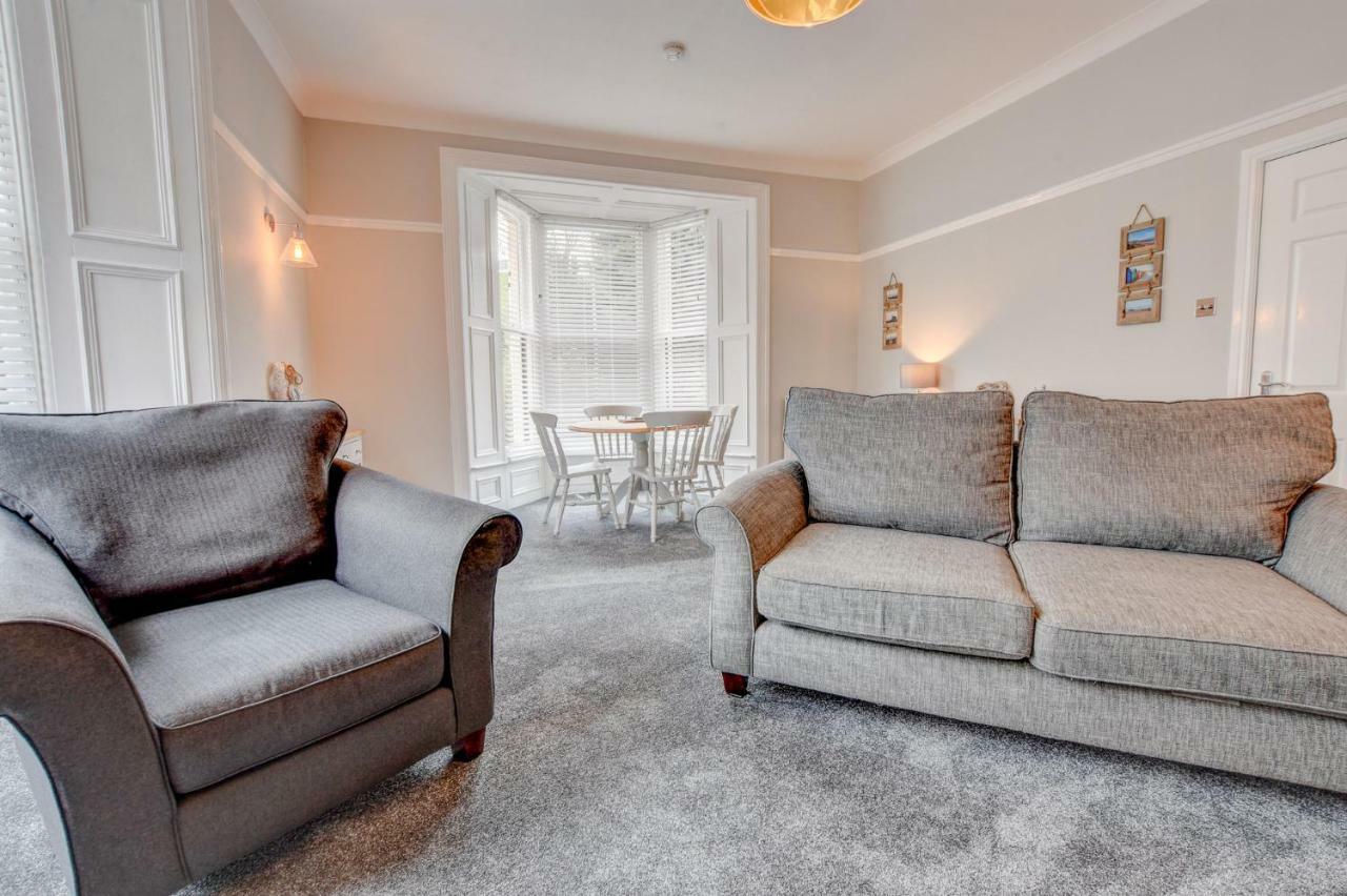 Park Place Apartment *